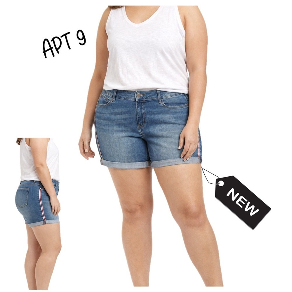 NWT mid rise 4.5”inseam denim shorts size 16